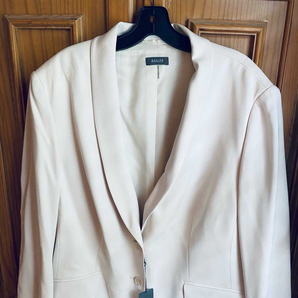 Basler brand new cream two button blazer lined